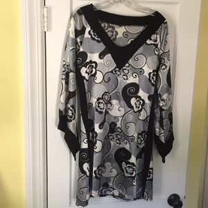 Sheath dress with tapered sleeves. Needs belt.